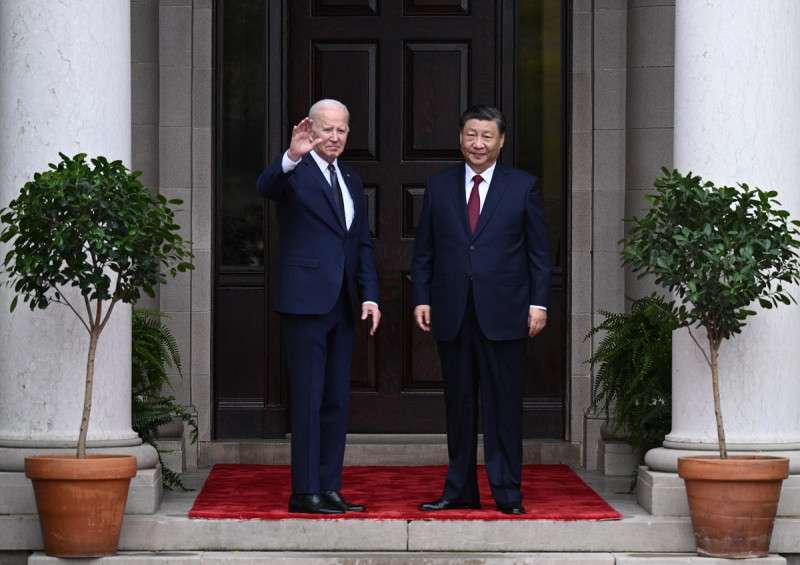 Muy amistosos Biden y Xi inician reunión para restablecer relaciones bilaterales y evitar conflictos entre ambas potencias.