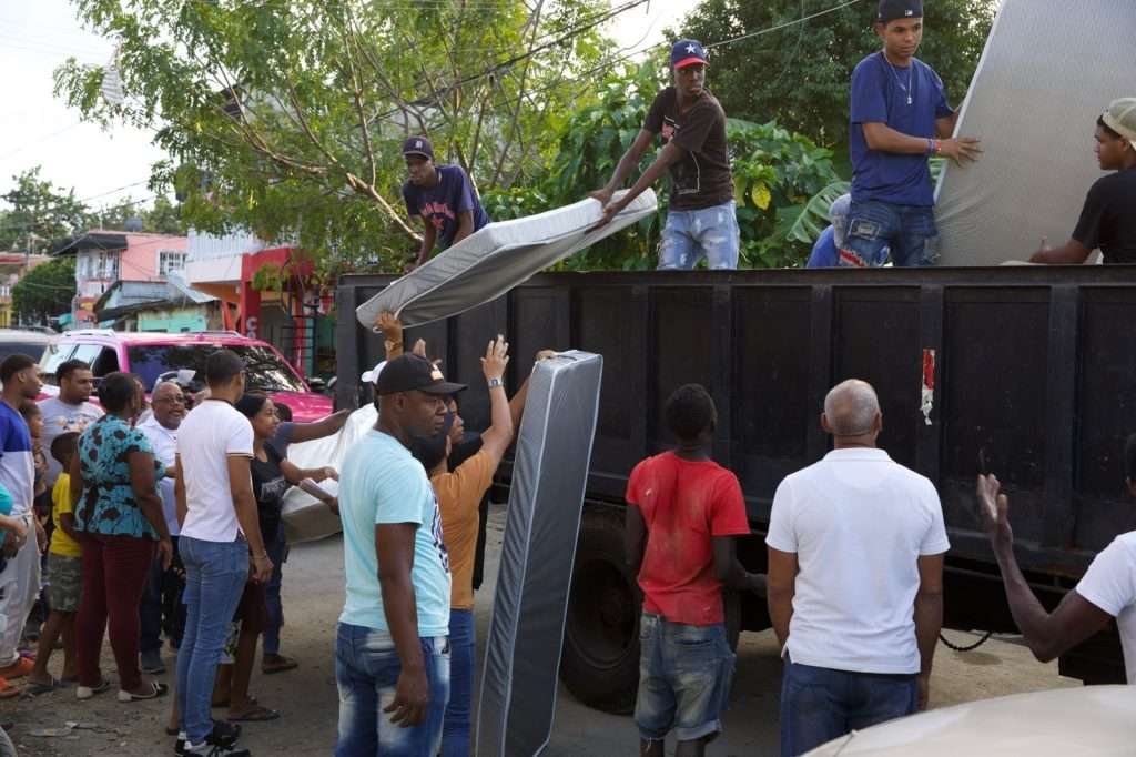 Gobierno lleva ayuda a sectores afectados en SDN por disturbio tropical