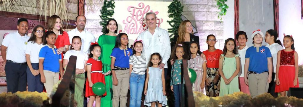 Presidente Abinader inaugura Villa Navidad 2023