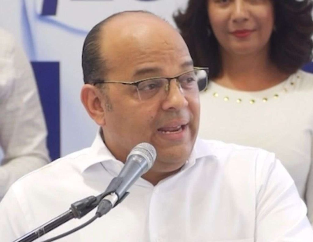 Ludwig Álvarez truena contra el PRM tras anunciar reservas a diputados