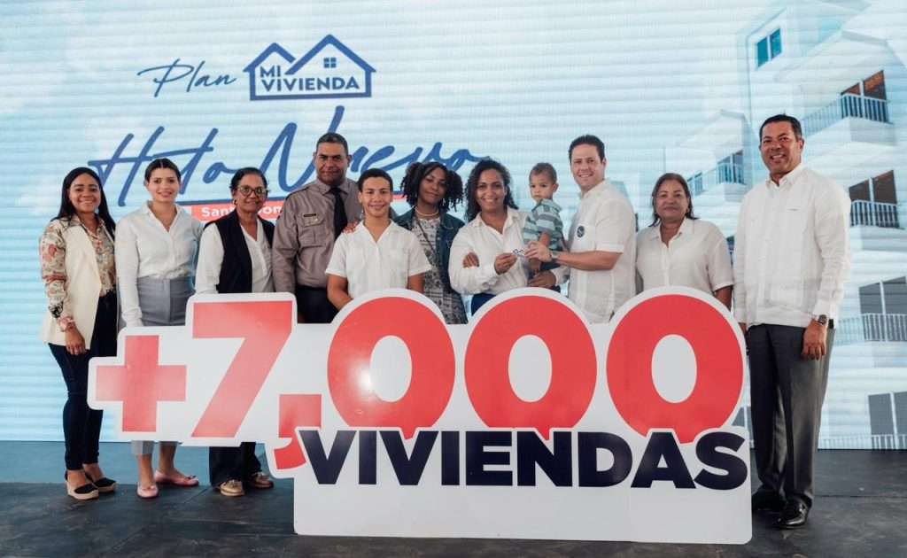 Afirman Gobierno establece récord al entregar más de 7,000 viviendas a través del MIVED
