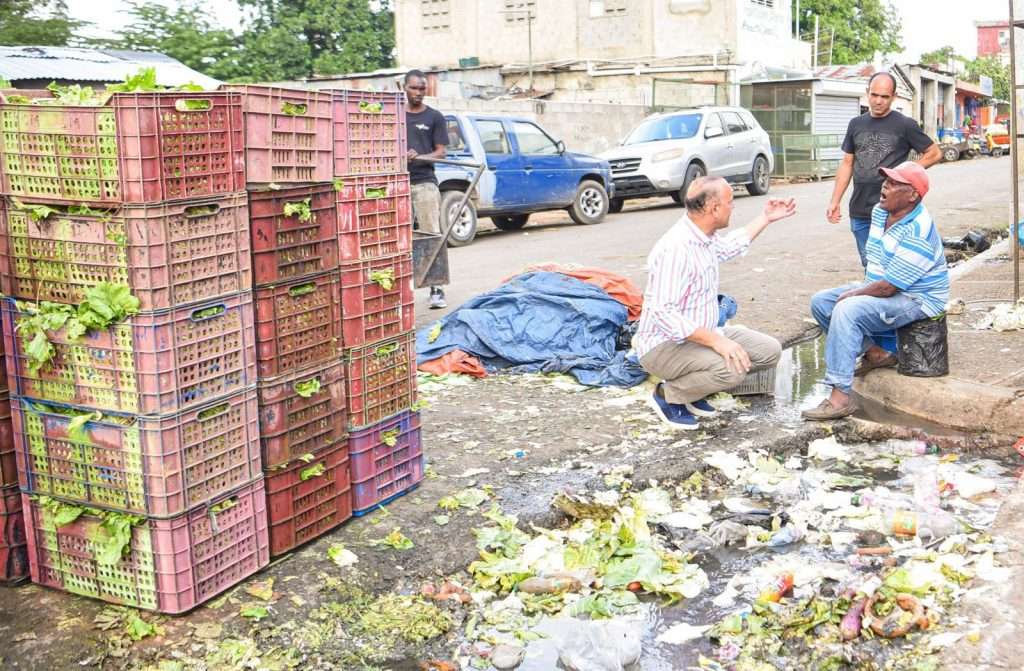 Ulises Rodríguez deplora abandono del mercado Hospedaje en Santiago