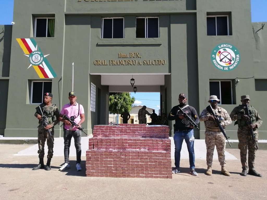 Ejército y CESFronT incautan 194,400 unidades de cigarrillos marca Capital en una casa en Dajabón
