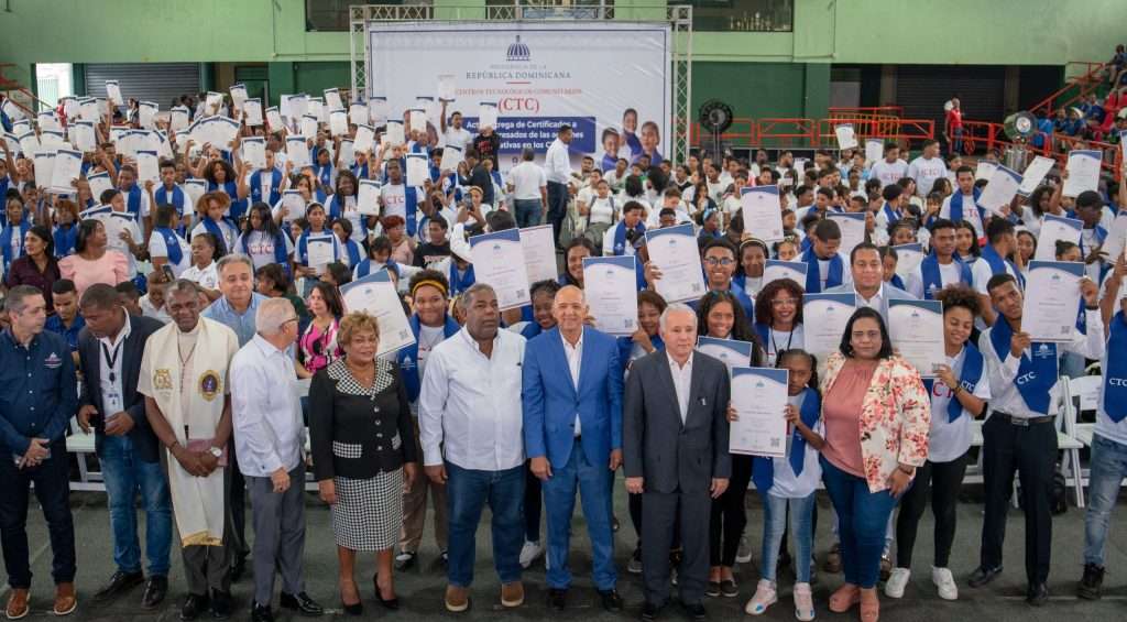 Centros Tecnológicos Comunitarios certifica 900 jóvenes en distintas áreas tecnológicas