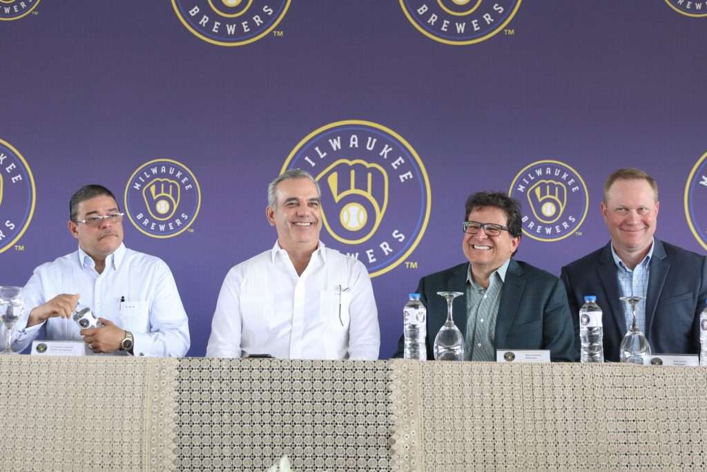 Inauguran de la nueva academia de Cerveceros de Milwakee