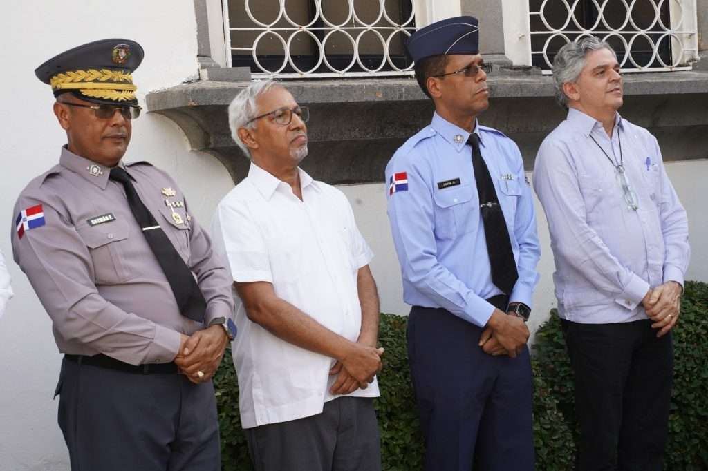 Ministro Hernández fortalece flota vehicular de Policía Escolar para reforzar seguridad