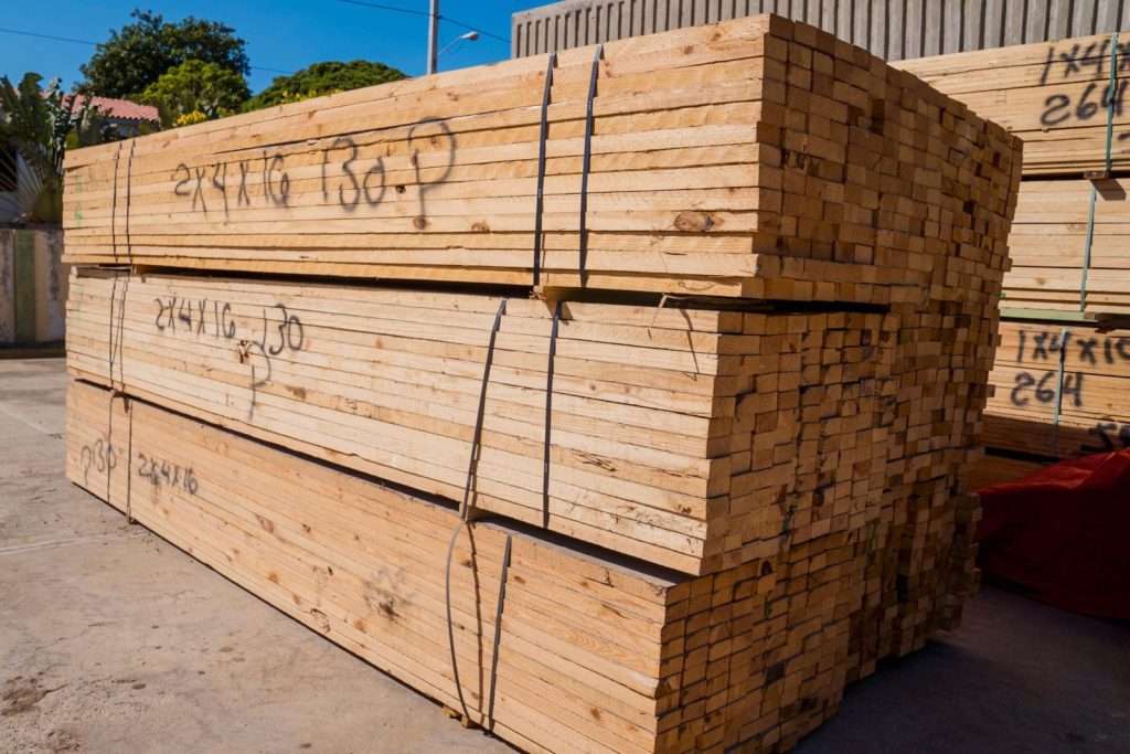 Ministro Igor Rodríguez regresa con más ayudas a provincias afectadas por las lluvias