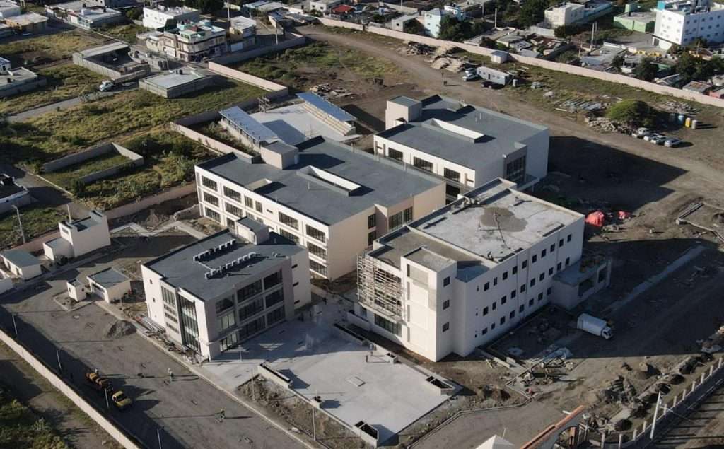 Ministro Bonilla supervisa etapa final de construcción de las extensiones de la UASD en Baní y Azua