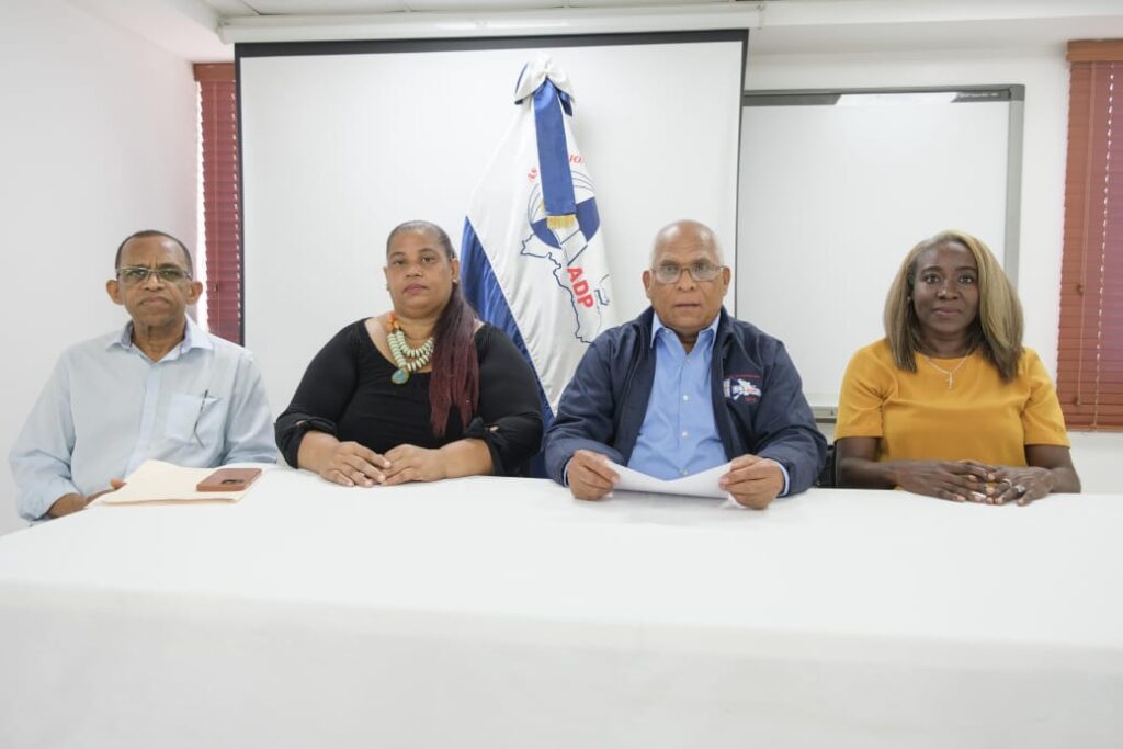 Profesores aseguran falta de personal los convierte en niñeros