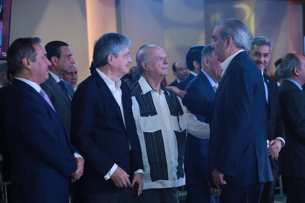 Expresidente de Colombia Iván Duque resalta liderazgo del presidente Abinader al frente de RD