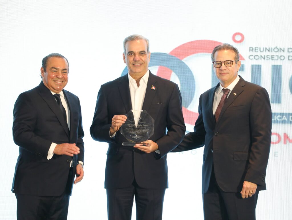 Presidente Abinader valora aportes del sector construcción al crecimiento y desarrollo económico del país