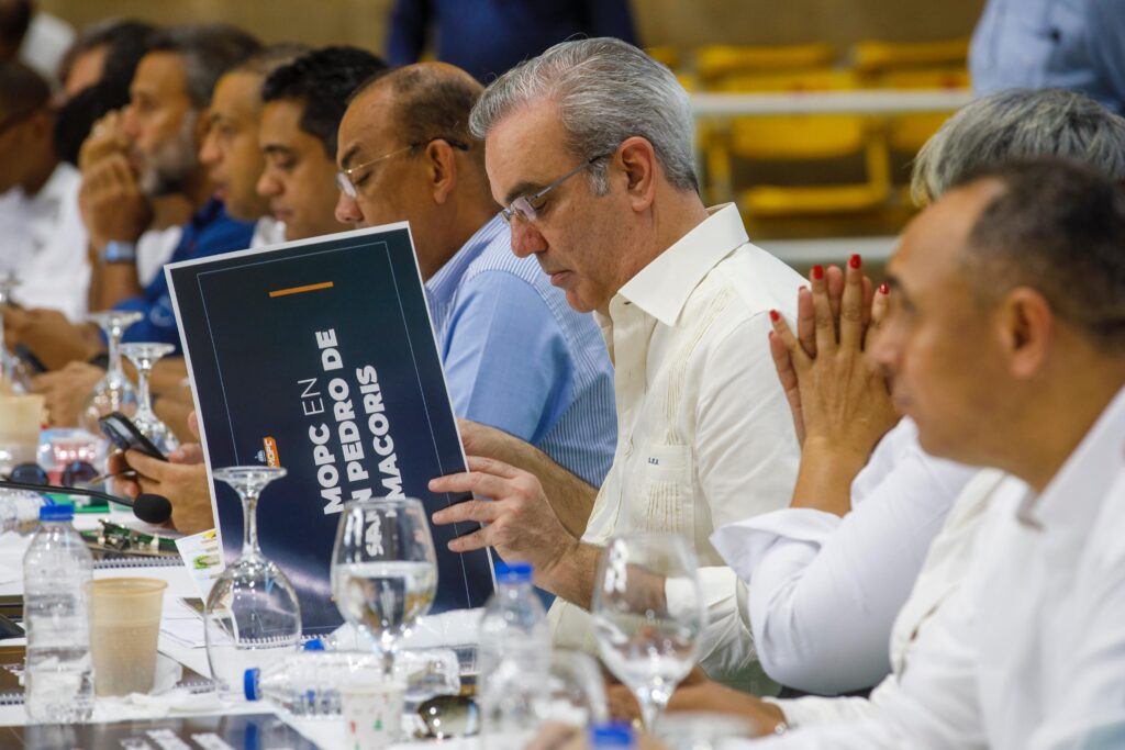 Abinader se reúne con organizaciones comunitarias en San Pedro de Macorís