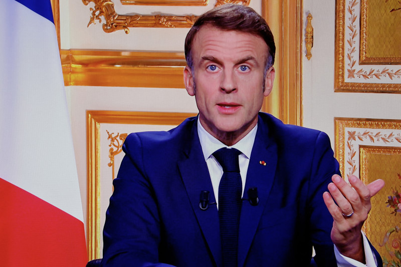 Macron responde a lo que piden su dimisión: «hasta el final en el 2027»