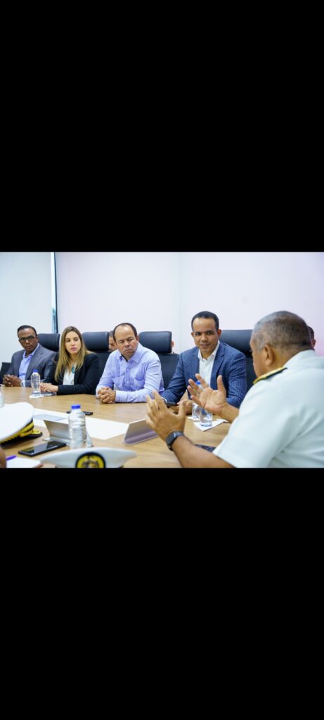 DGM se reúne con líderes de los sectores construcción
y agrícola