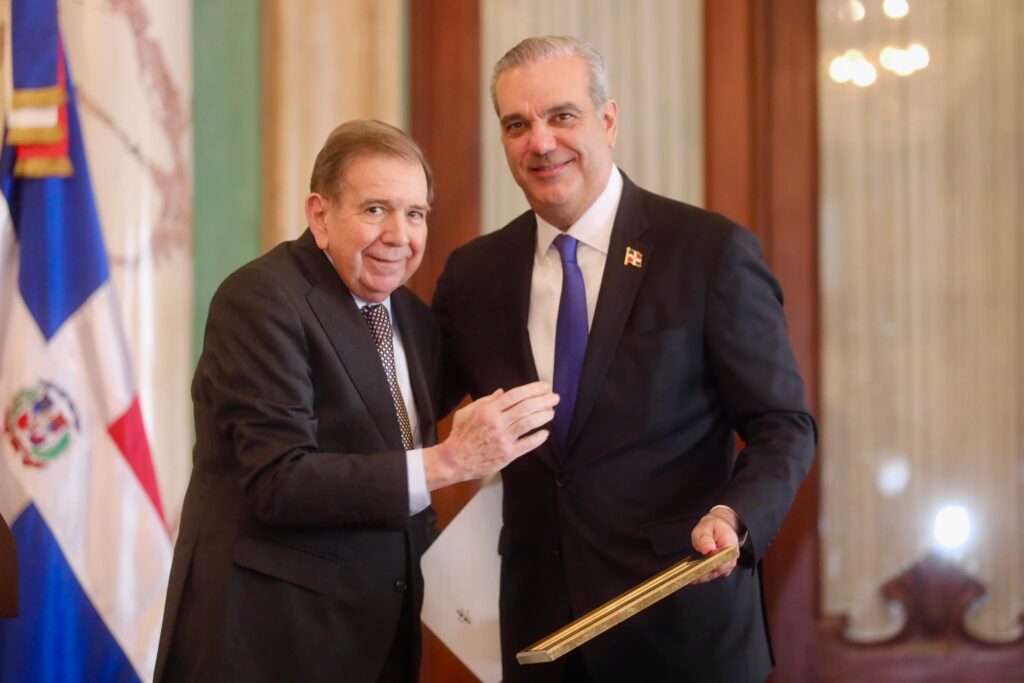 Presidente Abinader insta a las autoridades abrir las puertas a una transición pacífica a la democracia