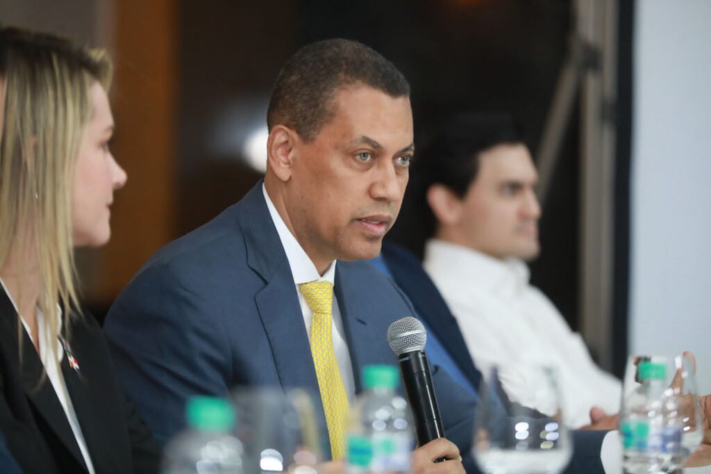 Presidente del Indotel presenta en OEA modelo dominicano de bloqueo de señales en cárceles