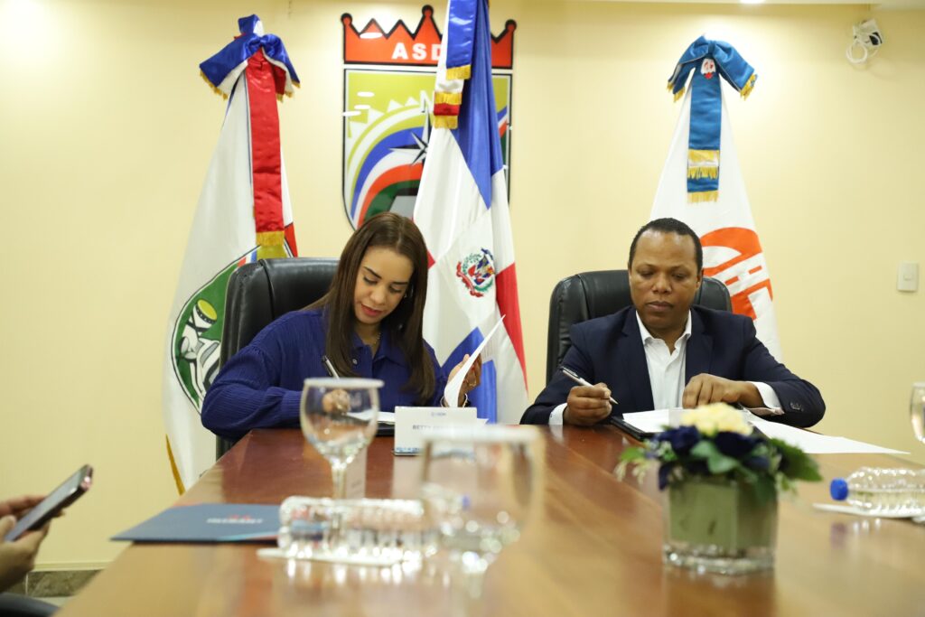 ASDN e INTRANT firman acuerdo para mejorar tránsito en el municipio