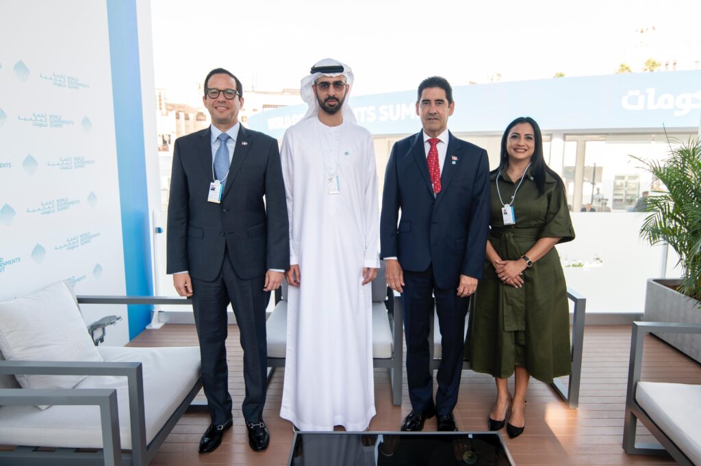 Ministro Freund destaca en Dubai avances del país en programa de Gobierno Digital y Burocracia Cero