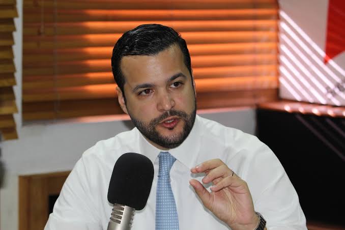 Rafael Paz a Carolina Mejía: «el pasado que debe enfrentar el PRM es el de la falta de Gas y los escándalos del gobierno»