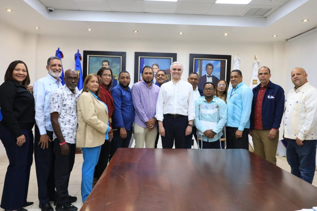 Minerd y ADP acuerdan reanudar docencia en las provincias Duarte y Hermanas Mirabal