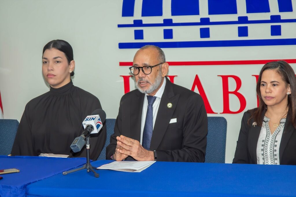 Inabie suspende firma y certificación de contratos con empresas de utilería denunciadas