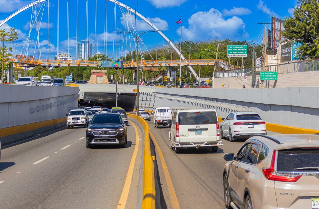 Obras Públicas dará mantenimiento a puentes, túneles y elevados de la capital