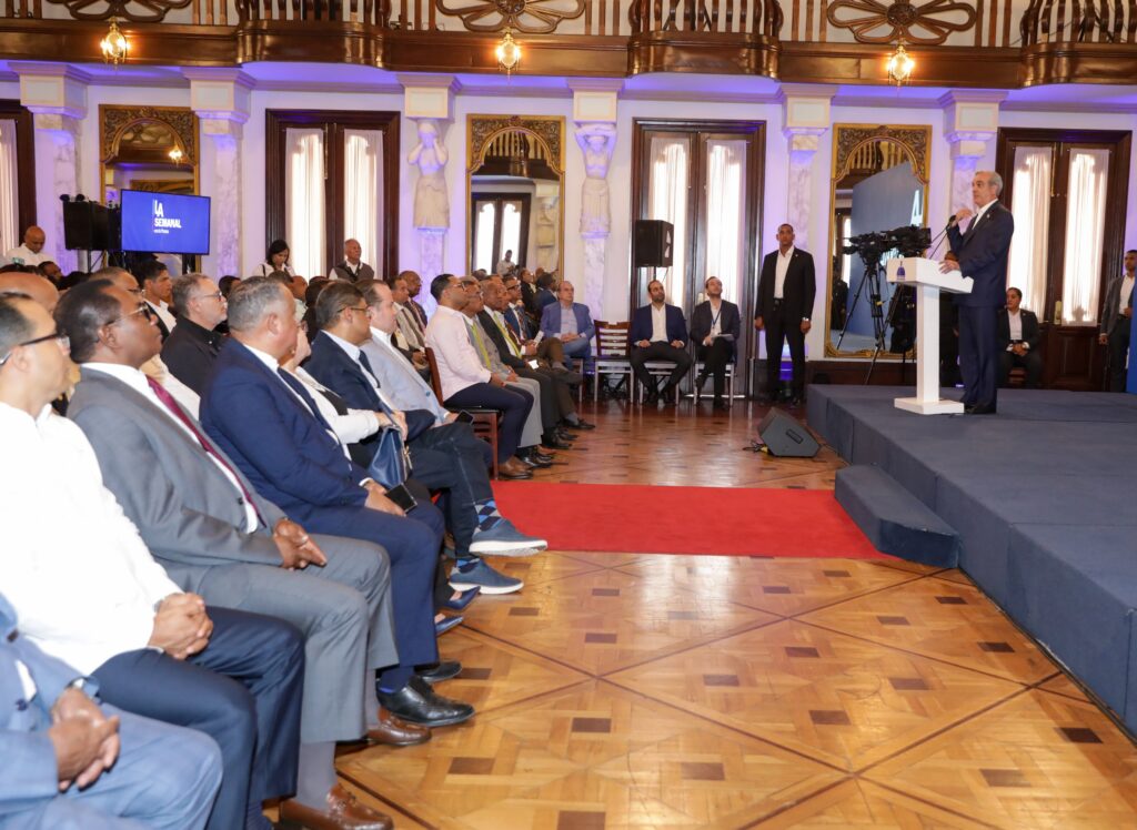 Presidente Abinader presenta plan de contingencia ante temporada ciclónica 2025