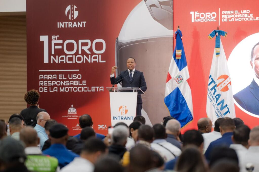 INTRANT presenta normativa que impide importación de cascos de motocicletas no certificados