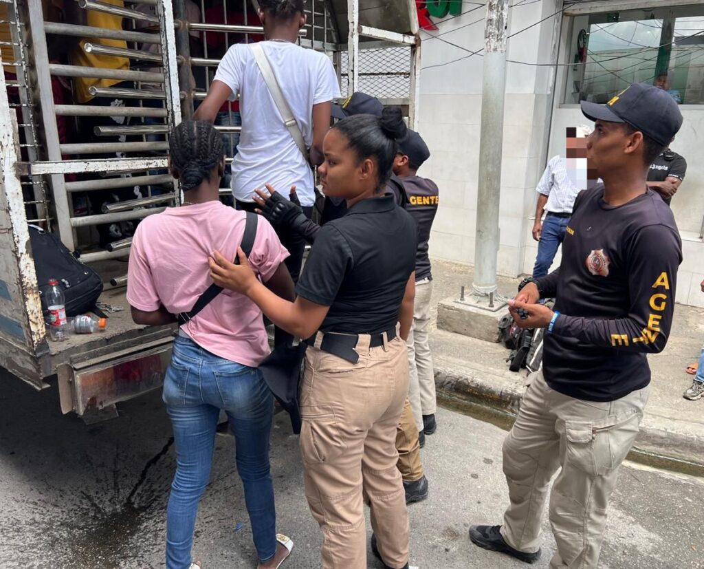 Más de 1,900 migrantes haitianos indocumentados fueron detenidos por la DGM