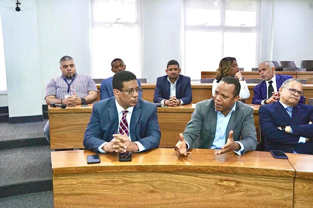 INTRANT y DGCP presentan Comisión de Veeduría para Licitación del Sistema de Licencias de Conducir