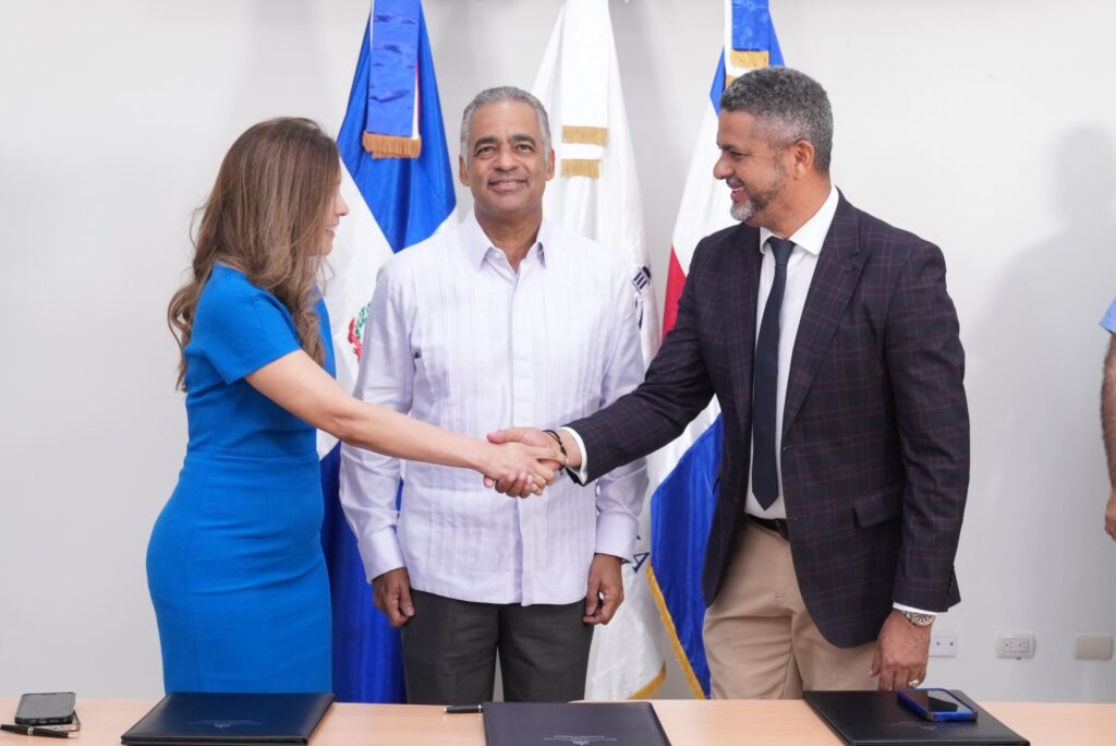 Gobierno, comunitarios y Barrick Pueblo Viejo llegan a acuerdo reasentamiento construcción presa de colas