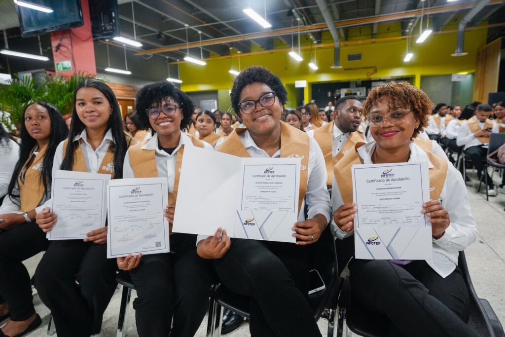 INFOTEP entrega más de 900 certificados a 882 colaboradores del Parque Industrial de ITABO en Haina