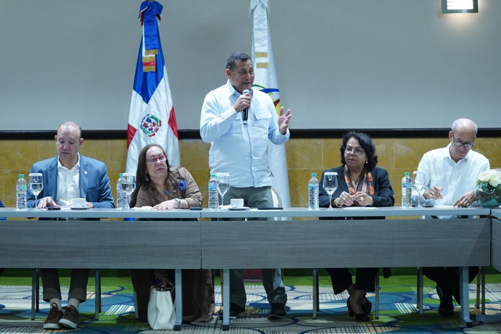 Presidente de Fedomu, Nelson Núñez, llama a alcaldes a manejar recursos con transparencia