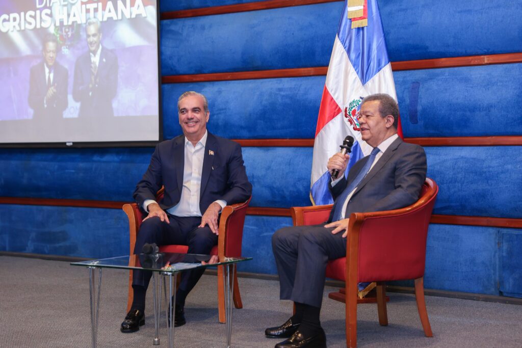 Abinader y expresidente Fernández se reúnen para reforzar posición unificada ante la crisis haitiana