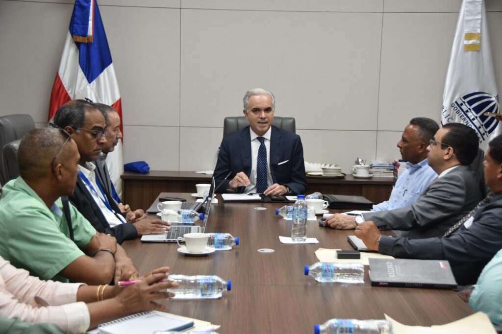 Asociaciones de Padres respalda acciones del MINERD en la gestión de cupos