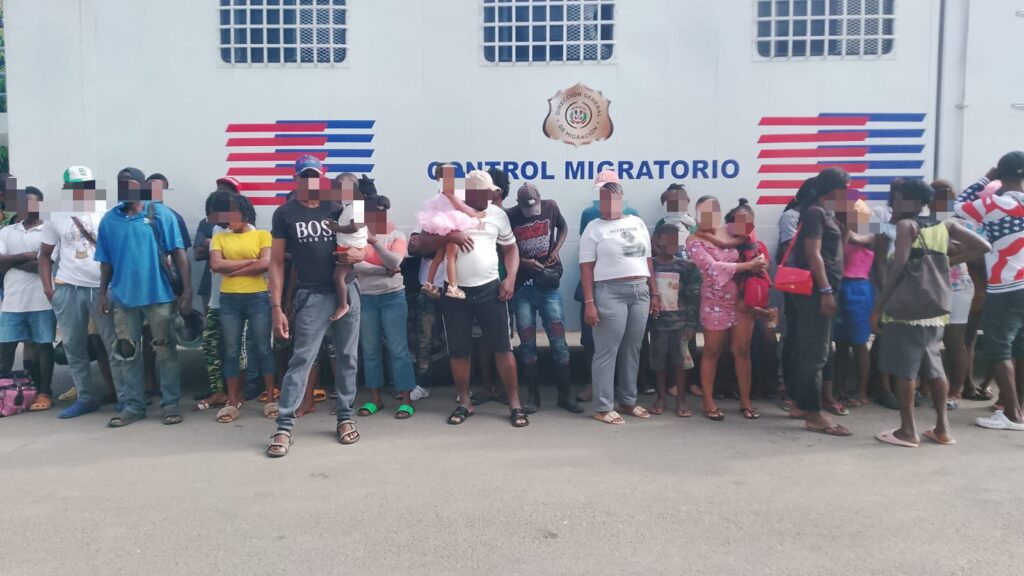 DGM repatría más de 1,200 nacionales haitianos detenidos por violación a la ley migratoria