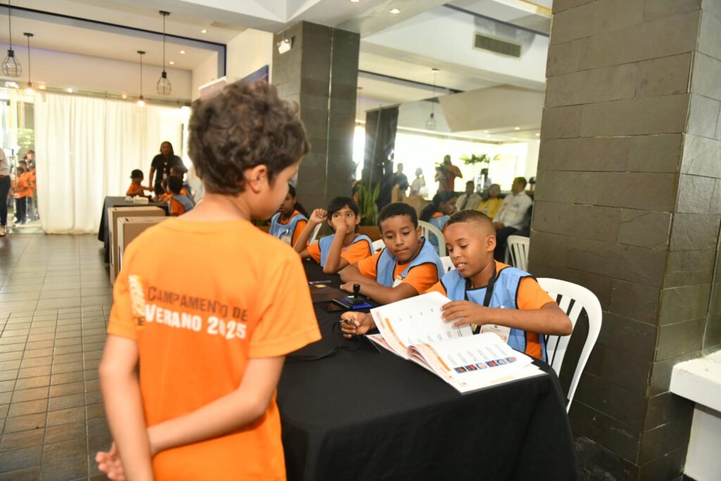 JCE celebra elecciones infantiles en el campamento “Exploradores de la Democracia”