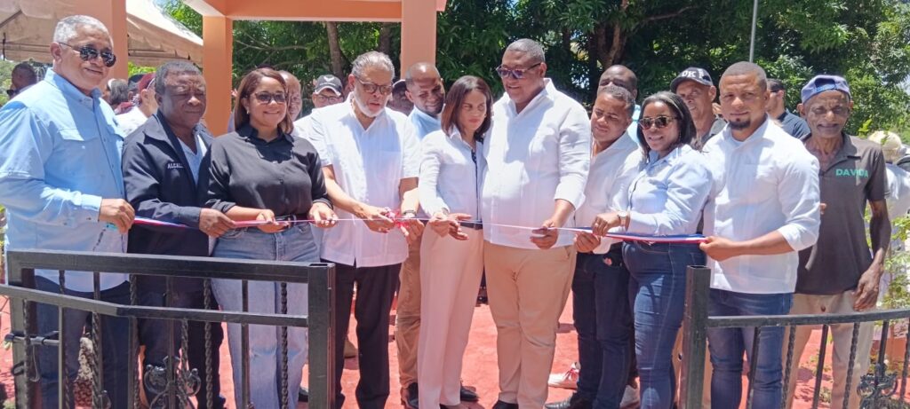 Desarrollo de la Comunidad inaugura parque en Sabana Larga, Elías Piña