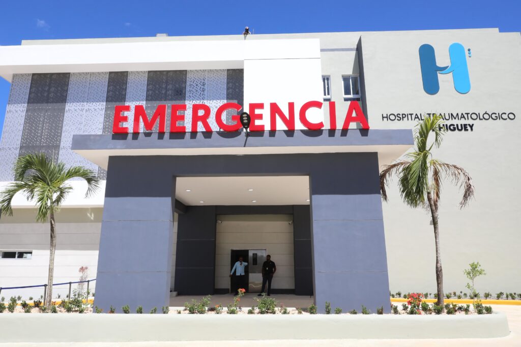 Abinader inaugura primer hospital traumatológico de la región Este en Higüey