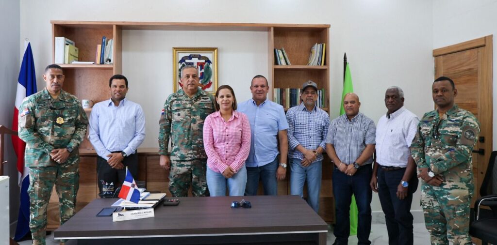 Productores de Constanza piden DGM permita uso mano de obra indocumentada Lee Ballester responde que mantendrá aplicación de Ley migratoria y abrirá oficina de interdicción