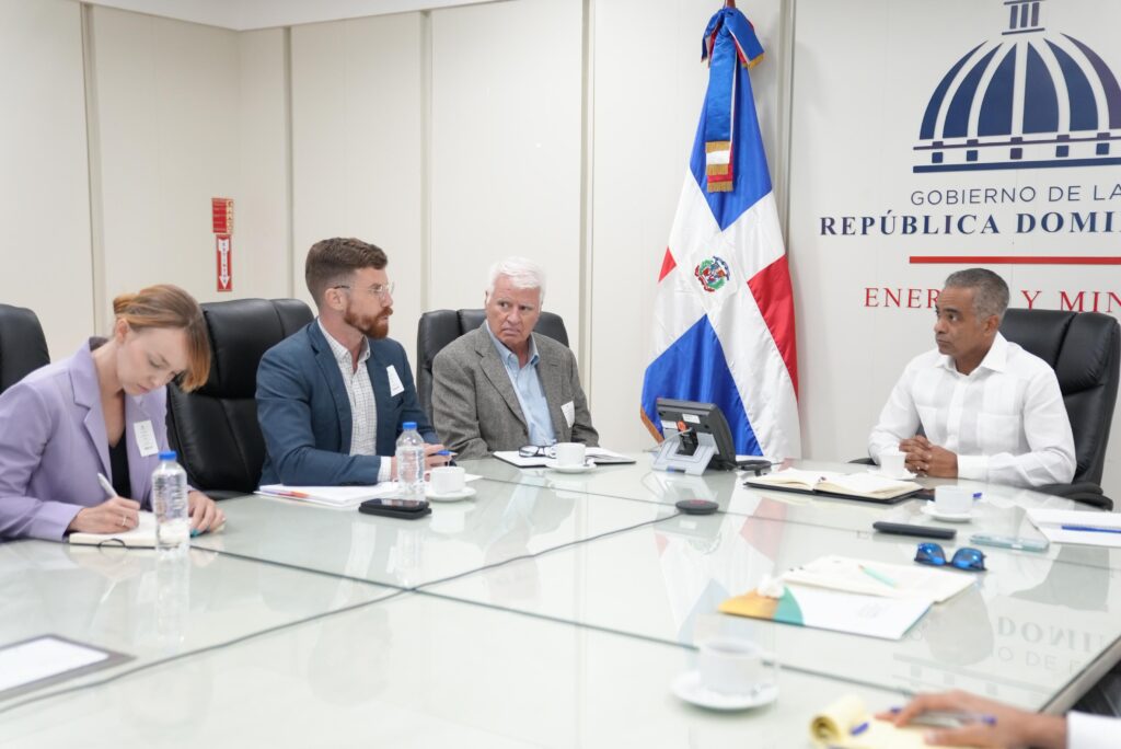 Delegación de EE. UU. observa el desarrollo del país en tierras raras