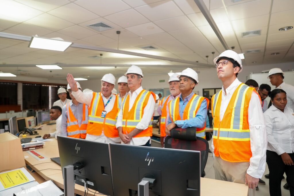 Ministro Santos asegura incorporación de nuevas plantas a gas fortalecerá sistema energético