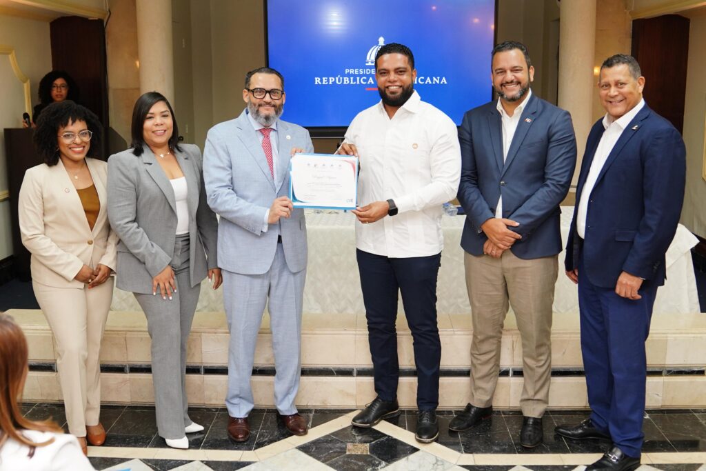 Presidente Fedomu destaca se benefician más de 300 personas en taller sobre gestión municipal