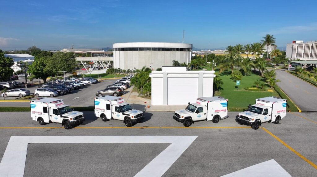 Ministerio de Defensa entrega cuatro ambulancias todo terreno al CESAC