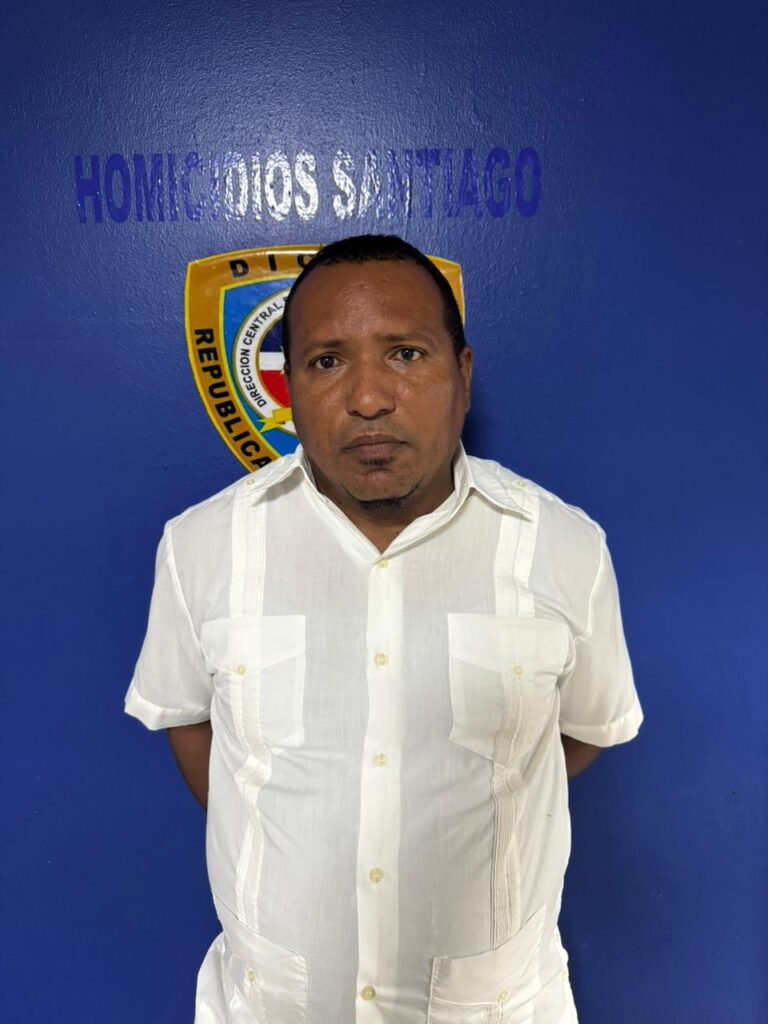 Policía Nacional informa se entrega hombre acusado de solicitar servicios sexuales de una menor de edad a través de redes sociales